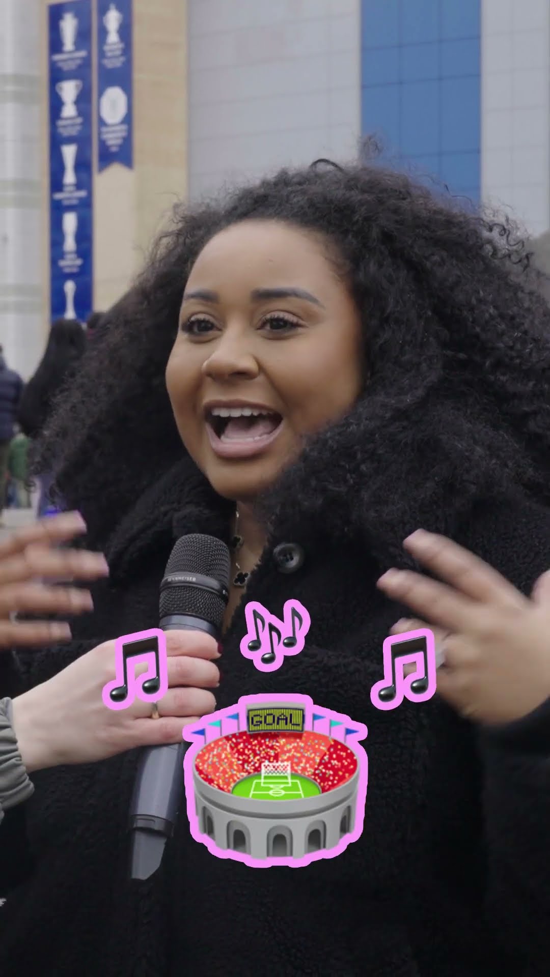 前鋒足夠的 前鋒足夠的